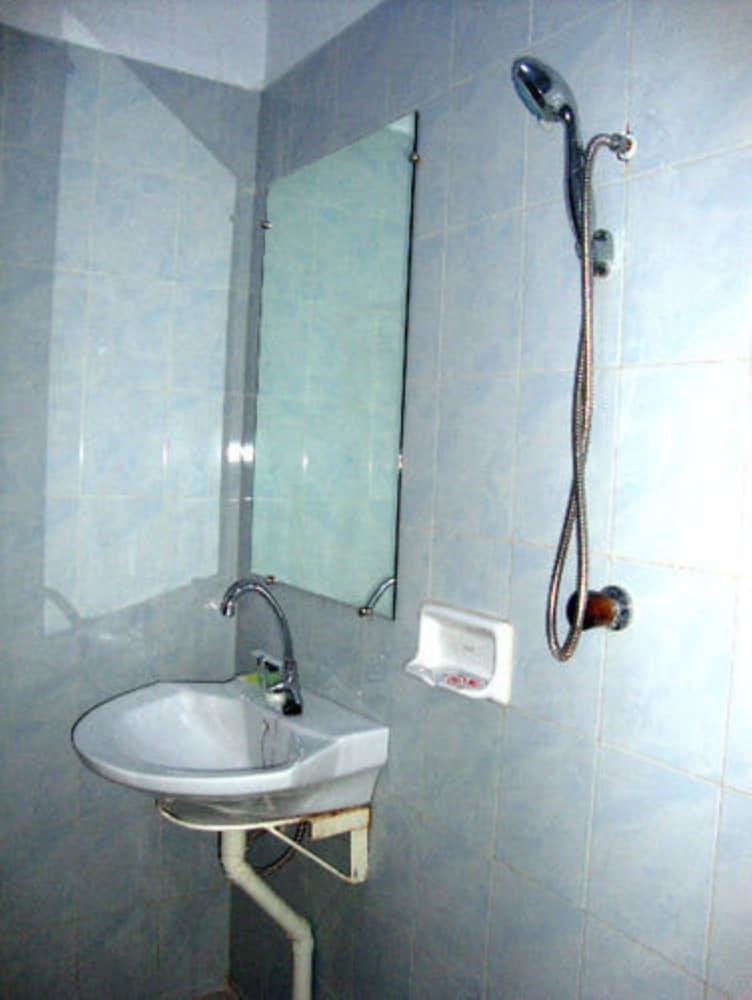 Aung Tha Pyay Hotel 3 Янгон Экстерьер фото