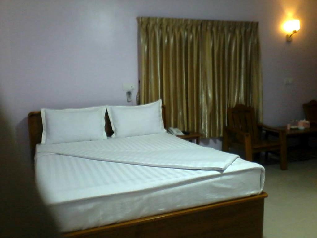 Aung Tha Pyay Hotel 3 Янгон Номер фото