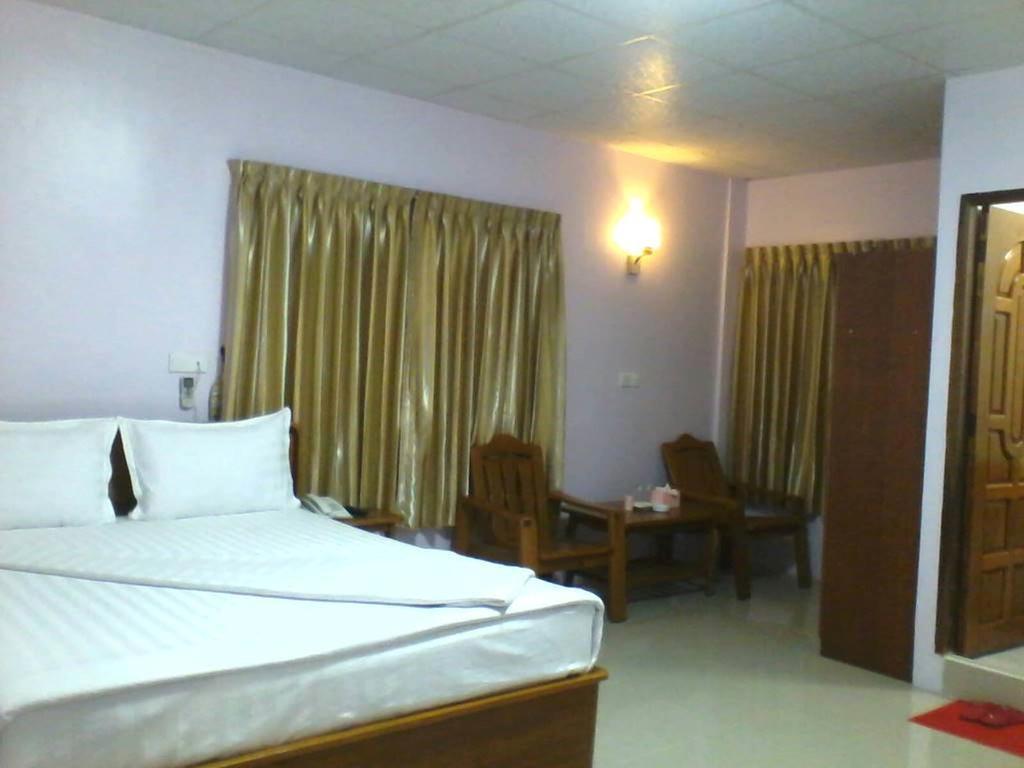 Aung Tha Pyay Hotel 3 Янгон Номер фото